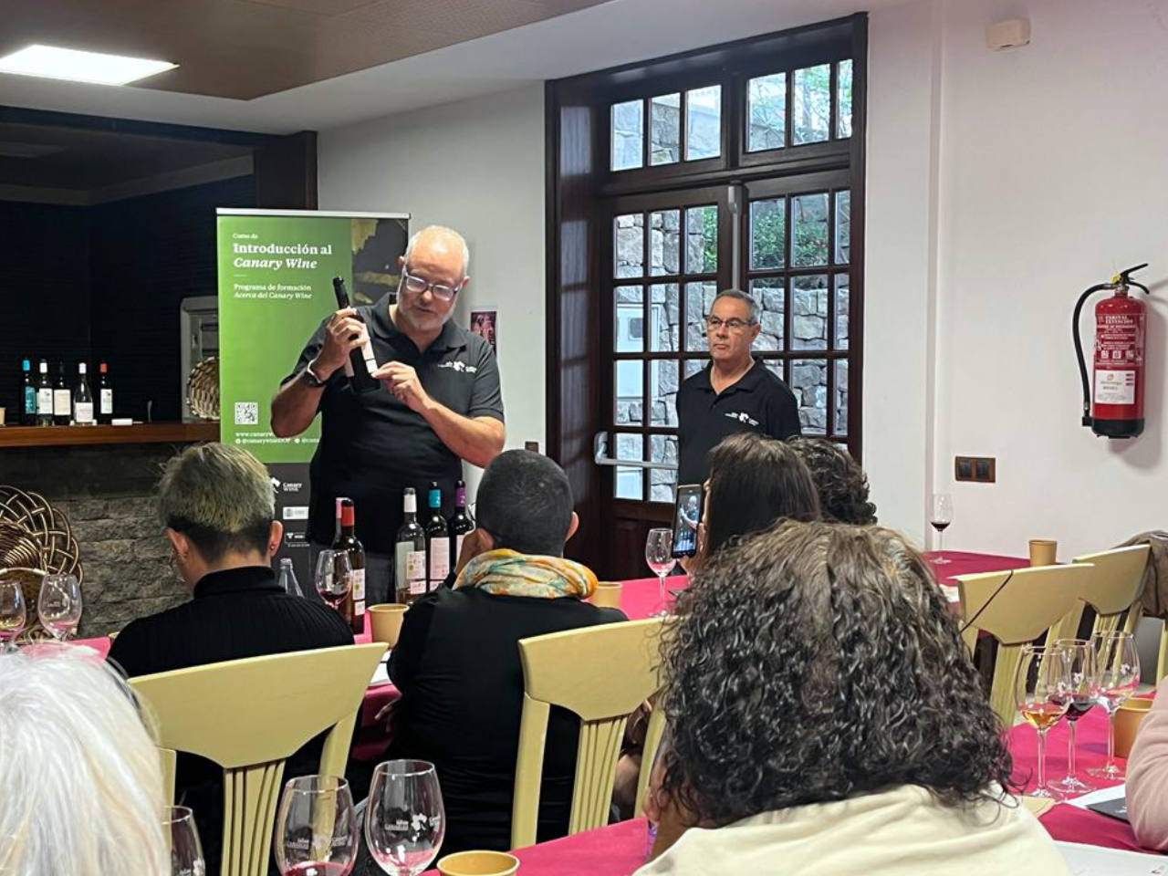 LA DOP ISLAS CANARIAS PRESENTA EL CURSO DE FORMACIÓN “CONOCE CANARY WINE” EN LAS JORNADAS FORMATIVAS “MESAS CON SALITRE”.