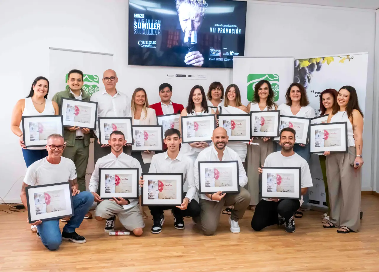 La séptima promoción de sumilleres del Campus del Vino de Canarias recibe sus títulos
