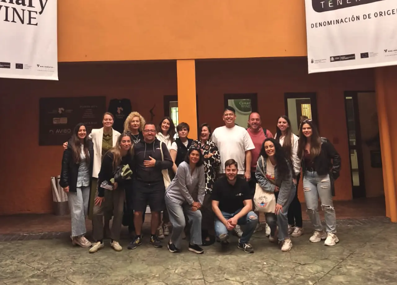 Embajadores Canary Wine