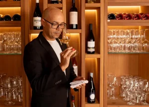 Iván Monreal, nuevo Embajador de Canary Wine 2026, durante una cata de vinos
